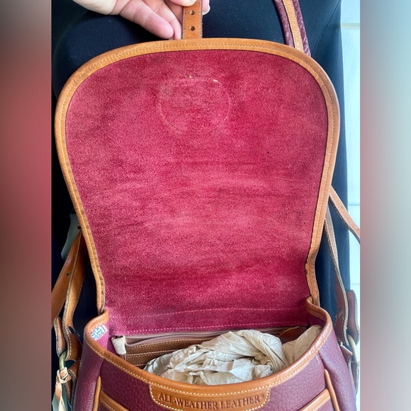 Authentic, vintage Dooney & Bourke crossbody! - Picture 7 of 11